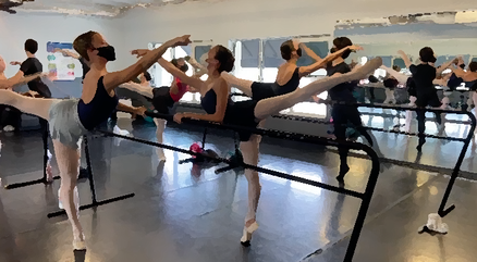 Intermediate & Advanced ballet students en barre